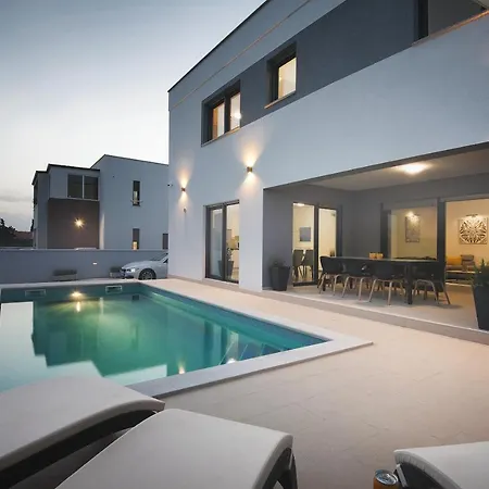 Bella Villa *